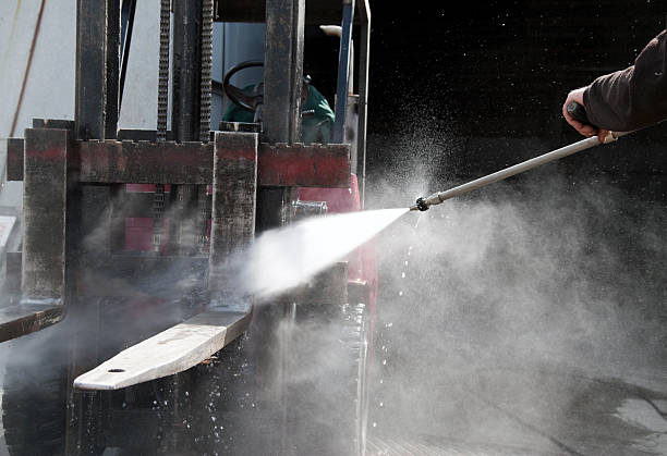 Best Warehouse Cleaning  in Ellinwood, KS
